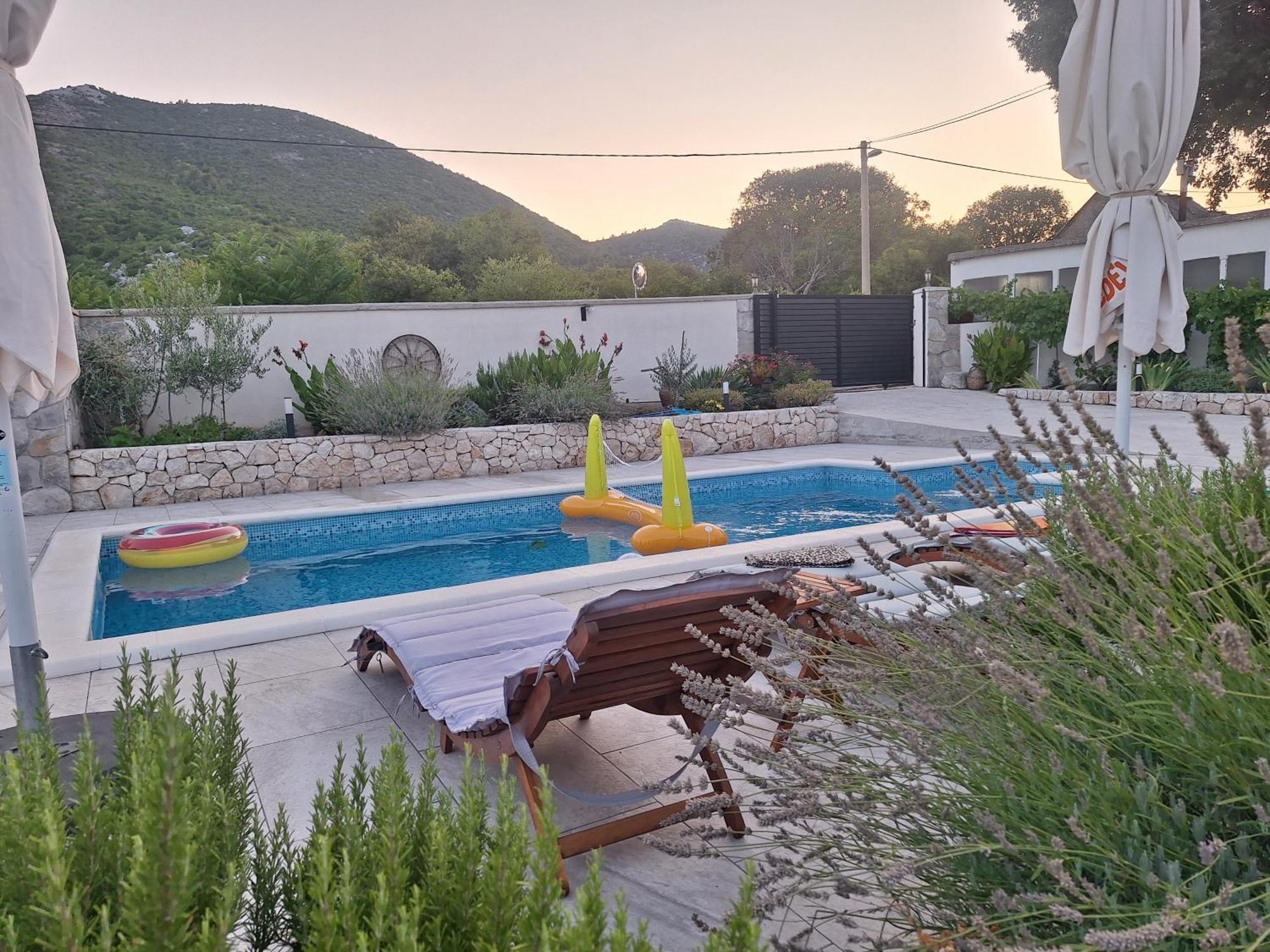 Holiday House Daisy Prapatnica 外观 照片